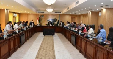 محافظ الفيوم يشدد على سرعة إنهاء إجراءات تقنين أراضى أملاك الدولة (صور)