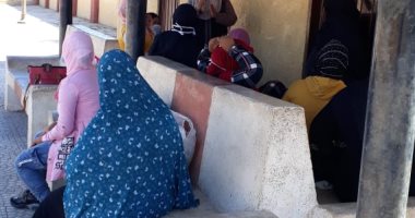 صحة أسوان" تشن حملة توعية للمواطنين للوقاية من كورونا فى الأماكن العامة.. صور