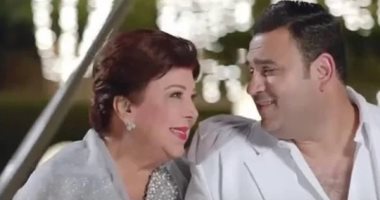 أكرم حسنى عن رجاء الجداوى: كانت بتغششنى الإفيهات وبتدى طاقة ومعطاءة وخسارتها كبيرة