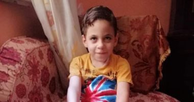 مأساة أسرة بالدقهلية.. طفل يصبح عاجزا بعدما صدمته سيارة طائشة.. الوالد: اتنقل بين المستشفيات منذ سنة لعدم بتر ساق "معاذ".. ويؤكد: منفذ الحادث يهددنى لأتنازل عن القضية.. ويناشد المسؤولين: عاوز حق ابنى.. صور