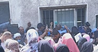 خوفا من كورونا.. قارىء يشكو من التزاحم الشديد أمام شركة الكهرباء بفاقوس
