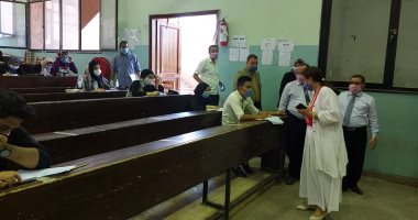 نائب رئيس جامعة بنها لشئون خدمة المجتمع تتفقد لجان الامتحانات بكلية الحقوق 