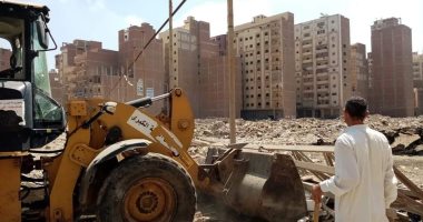 حملة نظافة ورفع مخلفات القمامة بحى ثان المحلة.. صور