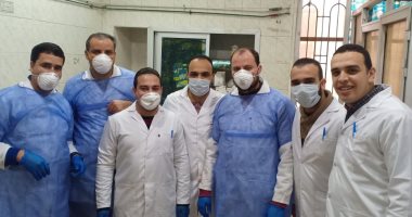 الجيش الأبيض.. صورة جماعية لفنىّ معمل حميات شبين الكوم يواجهوا كورونا