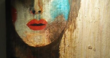 "شهد" من دمياط تشارك بلوحات تبرز من موهبتها في الرسم