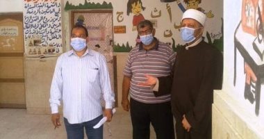 رئيس المنطقة الأزهرية بالإسكندرية يتابع امتحانات القسم الأدبى