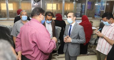 نائب محافظ سوهاج يتفقد المراكز التكنولوجية لخدمة المواطنين بحى شرق وأخيمم.. صور