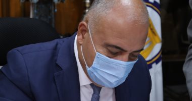 محافظ قنا والسكرتير العام يواصلان استقبال المواطنين لبحث شكواهم