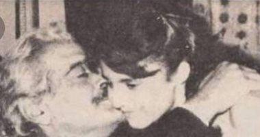 رانيا محمود ياسين تعلق على قبلة عمر الشريف: "يا بختى والله"