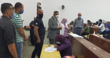 نائب رئيس جامعة بنها يتفقد امتحانات الفرق النهائية بكلية التربية