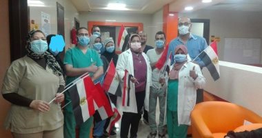 صور.. شفاء 5 شباب متطوعين بمستشفيات العزل الصحى بالأقصر من كورونا