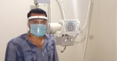 الجيش الأبيض.. "أيمن" فنى أشعة بمستشفى الشهداء على خط مواجهة كورونا