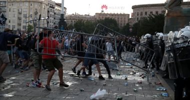 كر وفر بين الشرطة والمتظاهرين فى صربيا بسبب قيود كورونا لليوم الثانى