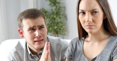 ندم ولا دموع تماسيح؟ علامات هتساعدك تحكمى على بكاء شريك حياتك لو خانك