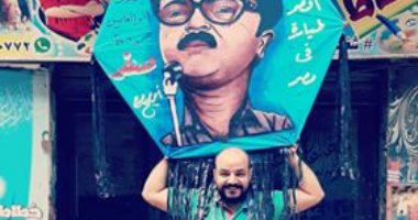 "أحمد" من الوراق يشارك بصورة طائرة ورقية عليها رسم الفنان محمد هنيدى