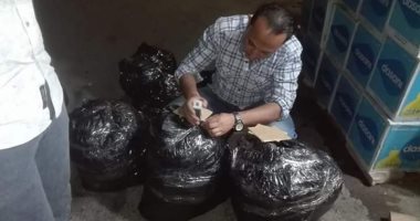 صور.. إعدام مواد غذائية منتهية الصلاحية بطور سيناء
