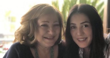 فنانون يتغزلون فى كندة علوش ووالدتها: "قمراية بنت قمراية"