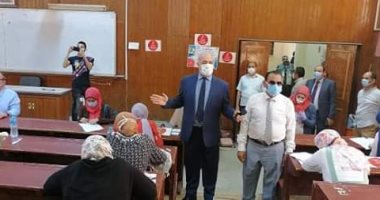 رئيس جامعة الفيوم يتفقد سير امتحانات الفصل الدراسى الثانى للفرق النهائية