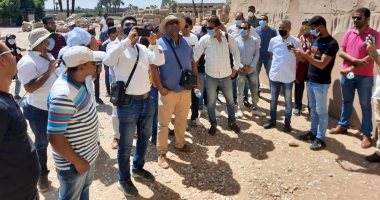 صور.. نقابة المرشدين السياحيين بالأقصر تواصل جولاتها وتزور معابد الكرنك لتشجيع السياحة