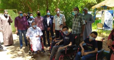 تجهيز 5 عرائس وتسليم 6 مقاعد كهربائية لذوى الاحتياجات بالوادى الجديد.. صور