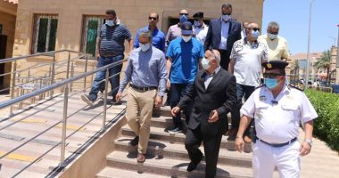 صور.. وزير السياحة والآثار يختتم زيارته لجنوب سيناء بتفقد منفذ طابا البرى 