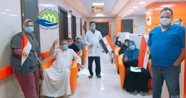 صور.. مستشفى إسنا للحجر الصحى تعلن خروج 7 حالات بعد شفاؤهم من كورونا