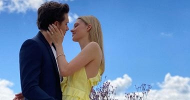 بروكلين بيكهام يعلن خطوبته على صديقته نيكولا بيلتز بعد قصة حب استمرت لأشهر