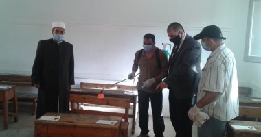 "صحة الإسكندرية" تعقم لجان الثانوية العامة استعدادا لامتحان الغد .. صور