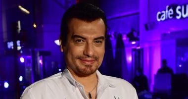 تعرف على كلمات أحدث أغانى إيهاب توفيق "ليه بنحسبها وإحنا هنسيبها"