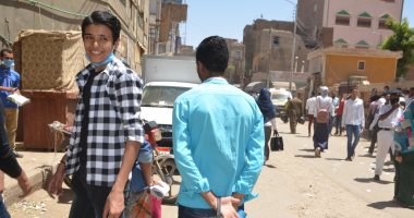 صور.. فرحة طلاب الأقصر بمستوى امتحانى الكيمياء والجغرافيا.. والأسئلة مباشرة