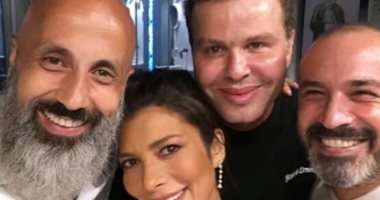 أصالة نصرى بأحدث ظهور لها فى سيلفى وسط الأصدقاء.. "صورة"
