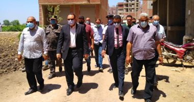 محافظ الشرقية يتفقد إزالة البناء المخالف بمنطقة الغشام وأعمال تنفيذ ممشى سياحى