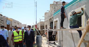 نائب محافظ قنا يتفقد مشروعات "حياة كريمة" بقريتىى الدهسة والحاج سلام