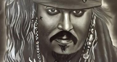 بالقلم والرصاص والفحم "محمود" يشارك بلوحاته الفنية لإبراز موهبته