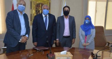 محافظ الوادى الجديد يوقع بروتوكول تعاون لتشغيل 85 بئرا جوفيا بالطاقة الشمسية