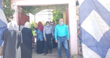 فحص طلاب الثانوية وتطبيق الإجراءات الاحترازية قبل دخول اللجان بالشرقية