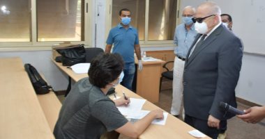 رئيس جامعة القاهرة: لم نرصد أى مشكلات فى امتحانات الفرق النهائية.. صور