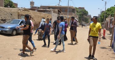 صور.. توافد طلاب الثانوية بالأقصر على لجان امتحانات الكيمياء والجغرافيا