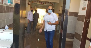 صور.. رئيس مدينة بلبيس بالشرقية يتابع تطبيق الإجراءات الاحترازية بلجان الثانوية