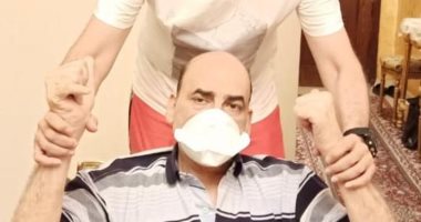حكيم يتمنى الشفاء للشاعر أمل الطائر ويؤكد: "احنا كلنا اخواتك وفى ضهرك"