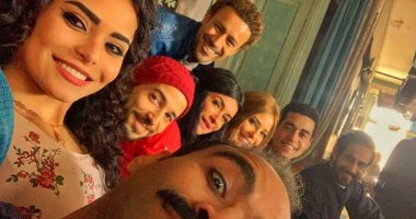 محمود الليثي ينشر صورة من وراء كواليس تصوير مسلسل مملكة إبليس
