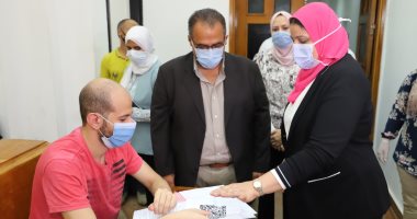 نائب رئيس جامعة عين شمس يتفقد سير الامتحانات بكلية الحاسبات والمعلومات