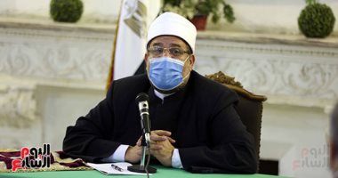 وزير الأوقاف يناقش مع مديرى المديريات ضوابط العودة التدريجية لخطبة الجمعة 