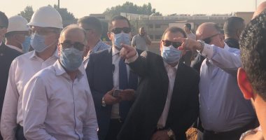 وزير البترول يتابع إخماد حريق ماسورة طريق الإسماعيلية من موقع الحادث