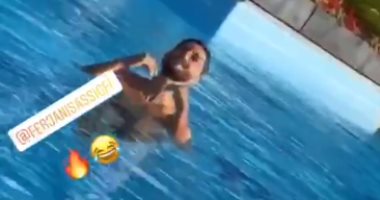 فيديو.. ساسى يستمتع بالسباحة.. و"زيزو" تحت أشعة الشمس فى معسكر الزمالك