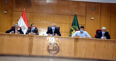 محافظ القليوبية يعقد اجتماعا لبحث آليات إنهاء طلبات التصالح فى مخالفات البناء
