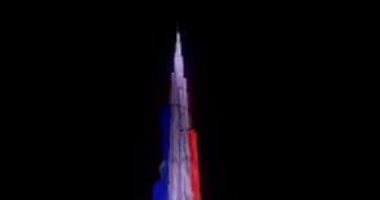 برج خليفة يتزين بالعلم الفرنسى فى يوم الباستيل.. فيديو