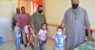 صور.. مدارس الأقصر تبدأ فحص اللياقة لتلاميذ رياض الأطفال وأولى ابتدائى