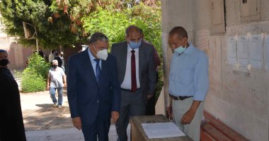 صور.. محافظ المنيا يتابع سير امتحانات الثانوية العامة وتغييب 13 ملاحظ للتأخير