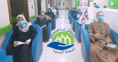 صور.. شفاء 11 حالة جديدة من كورونا وخروجهم من مستشفى إسنا للحجر الصحى